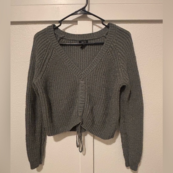 Rue 21 crop sweater In grey. Small - Picture 1 of 7